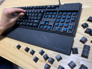How to clean a mechanical keyboard (guide)